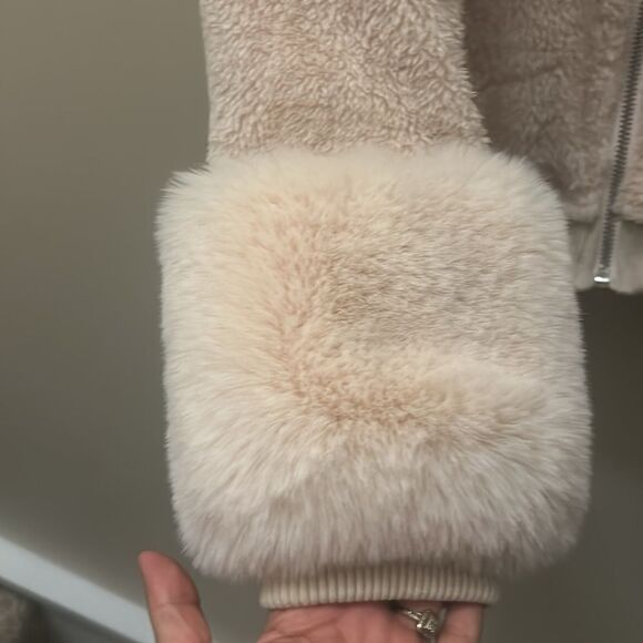 Honey punch faux fur fuzzy jacket size s - Picture 2 of 7